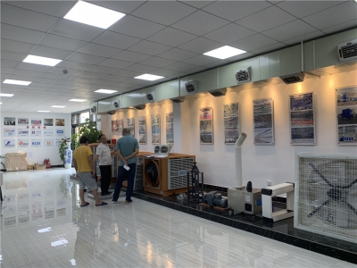  廣州某電子廠(chǎng)各領(lǐng)導(dǎo)來(lái)到東莞環(huán)?？照{(diào)廠(chǎng)家指導(dǎo)考察